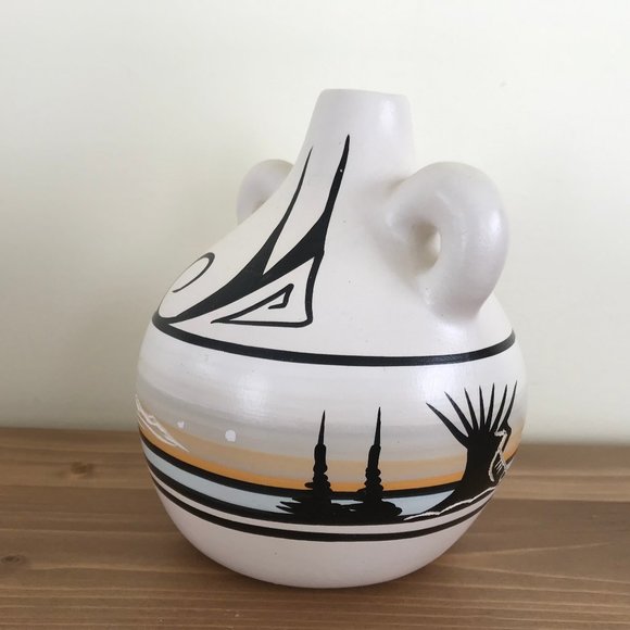 Mountain Rainbow 2-Handle Round Jug Vase Hand Painted Navajo Artist Signed M.Y. - Picture 2 of 6